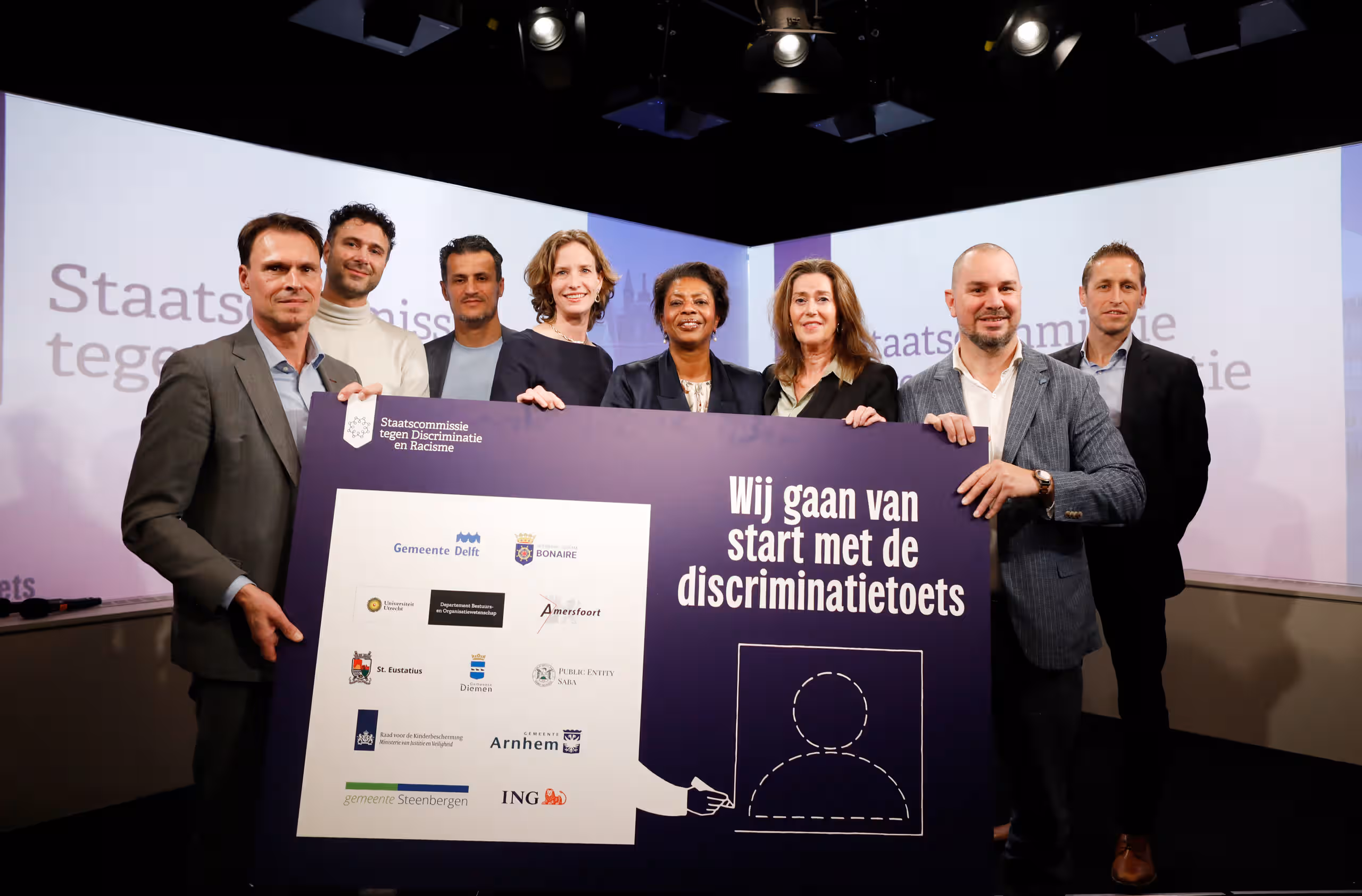 De groep koplopers met commissieleden en kamerleden